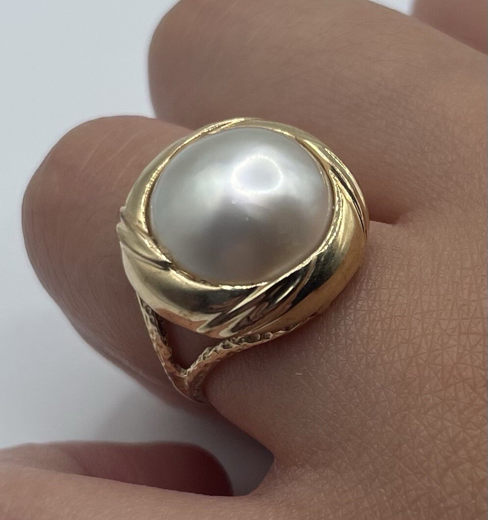 14k Solid Yellow Gold Mabe Pearl Split Shank Ring… - image 3
