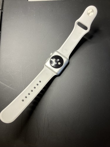 Apple Watch Series 3 38mm Silver Aluminum Case (GPS) FOR PARTS/WON’T CHARGE - Zdjęcie 2 z 4
