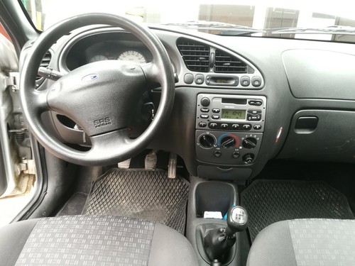 vendesi FORD Fiesta 1.2i 16V z.tec - Foto 5 di 8