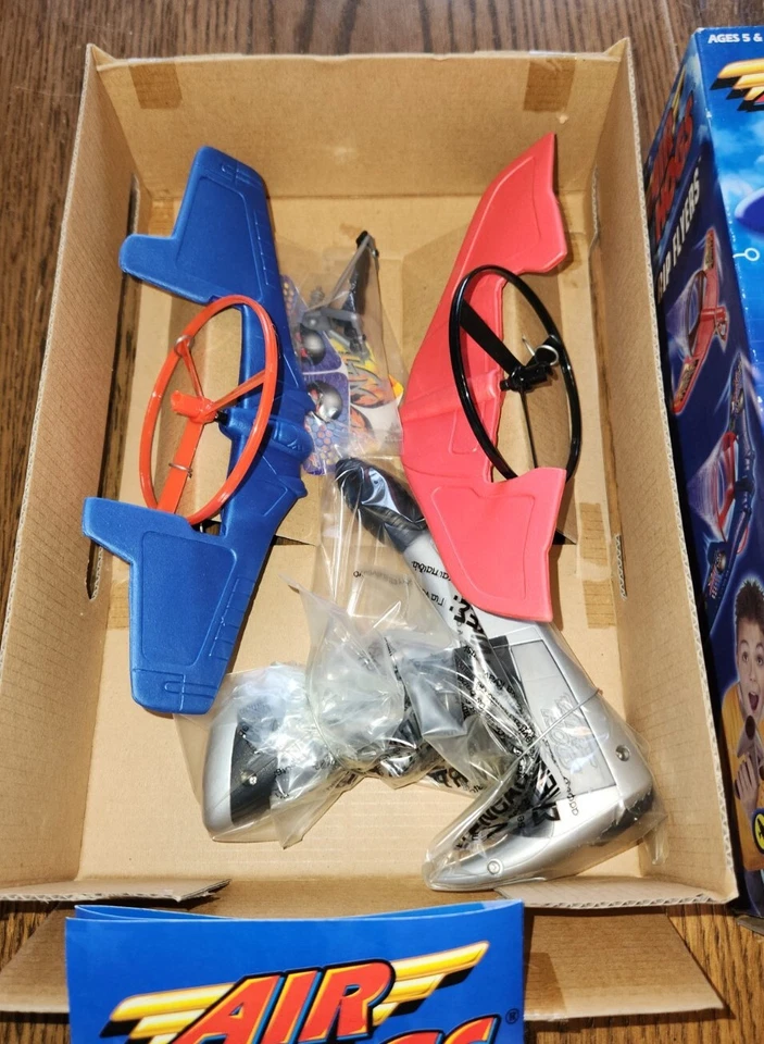 NOS 2003 Vintage Air Hogs Rip Flyers Barrel Rolling Stunt Gliders Set Red & Blue - Image 2 of 4