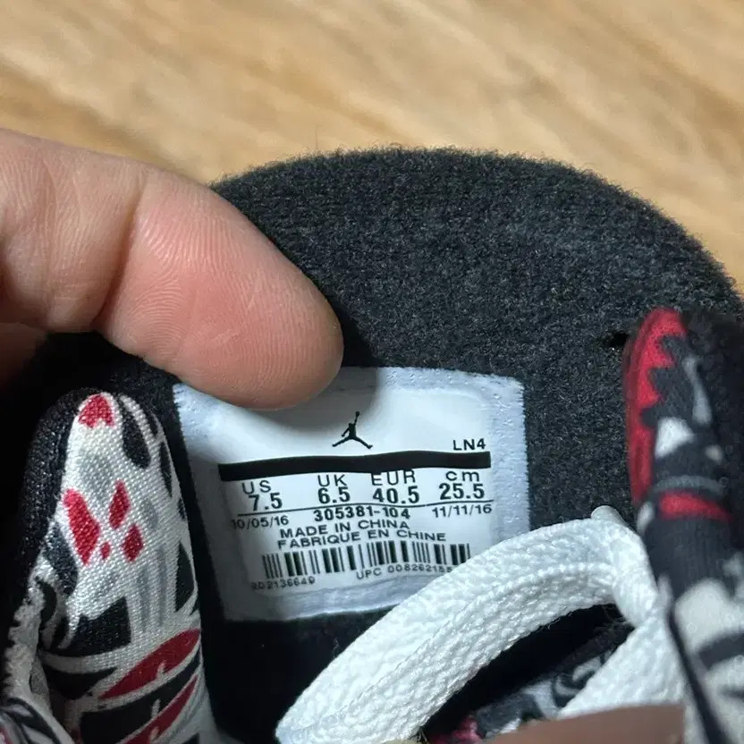 Jordan 8 Retro Alternate Basketball Shoes - Pre-Owned thumbnail 3