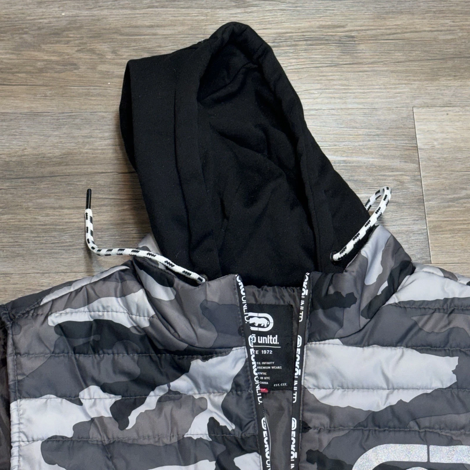 NWT Ecko Unltd. Black Gray Camouflage Hooded Puffer Vest Mens Large Rhino Logo image 2