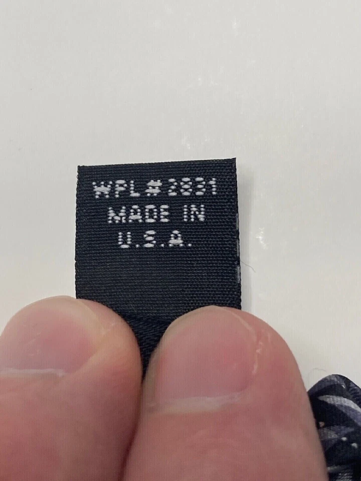 Corbata formal Arrow para hombre 59"Lx3,75"W negra/plateada Foto 4 de 4