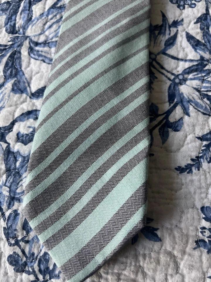 Corbata de seda a rayas Vince Camuto para hombre nueva con etiquetas - verde y gris - clásica Foto 2 de 4