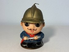 Alte Kerze in Form eines Feuerwehr Mannes Vintage 70er Jahre mit Bronze Plakette