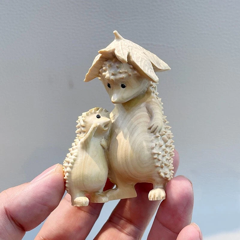 Q5048 - 8 X 6 X 5 CM Boxwood Netsuke Figurine : Sweet Hedgehog Mom and Baby - Image 3 of 4