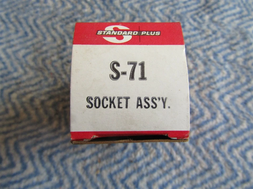 Nuevo de Lote Antiguo 1984 - 1988 AMC AMERICAN MOTORS EAGLE LUZ DE RESPALDO LÁMPARA ENCHUFE CON CABLEADO S71 Foto 3 de 3