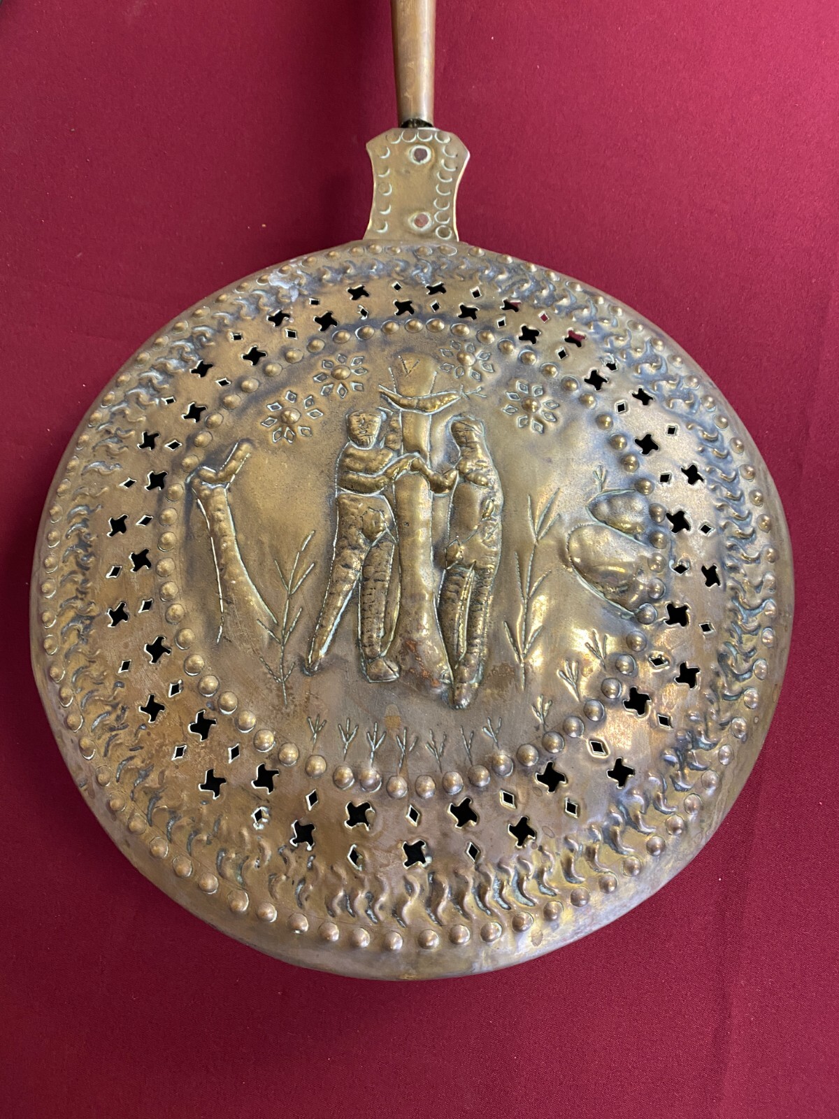 Antike Kohlepfanne aus Kupfer und Eisen mit Stiel aus Holz Adam und Eva 19 TES