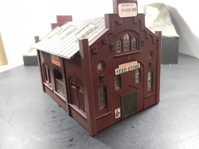 HO BUILDING FEED STORE/GRANGE HALL BUILT & DETAILED