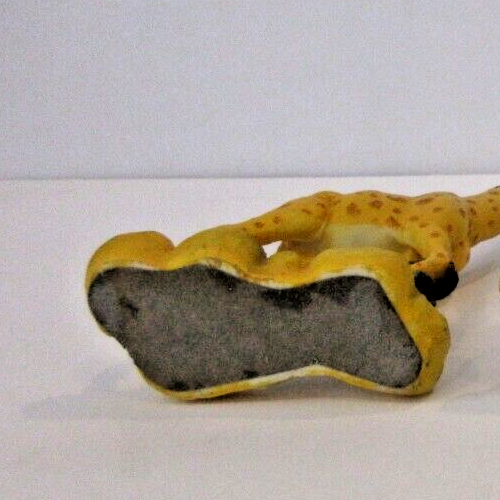 Giraffe in Savanna Sculpture Figurine - Amazing Life-like Resin w/ Felt Bottom - Picture 4 of 4