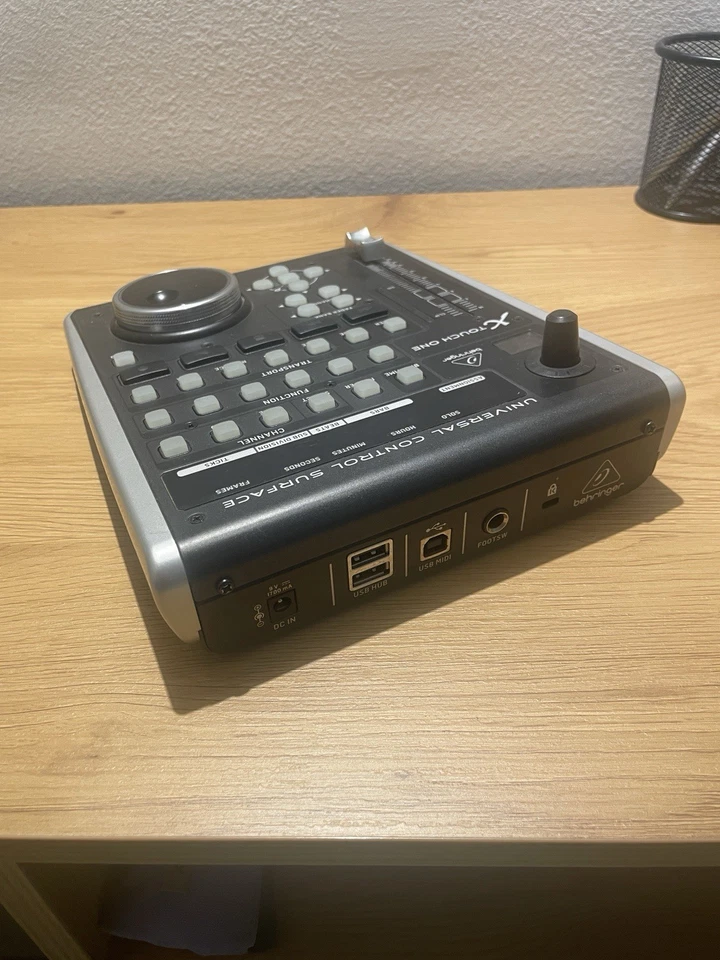 BEHRINGER X-Touch One - SUPERFICIE DI CONTROLLO UNIVERSALE CON FADER MOTORIZZATO - Immagine 2 di 4