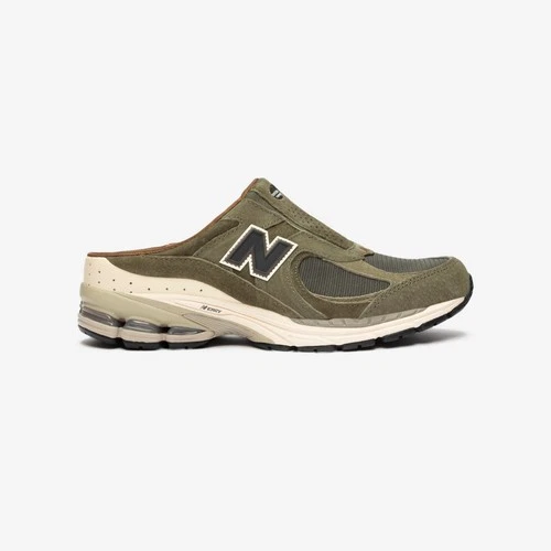 New Balance X Sneakernstuff 2002R Pantolette Braun Oliv Schwarz M2002RMS