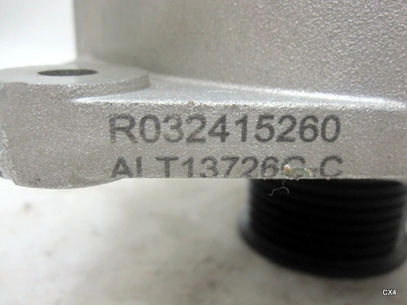 Alternador 13726 de plástico dañado para Land Rover Discovery 1996-1998 4,0 L Foto 2 de 4