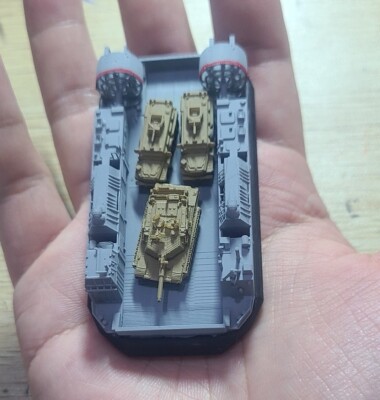 1/350 LCAC hovercraft carrying 1*M1A2 tank+2* Cougar armored vehicles+3 soldiers