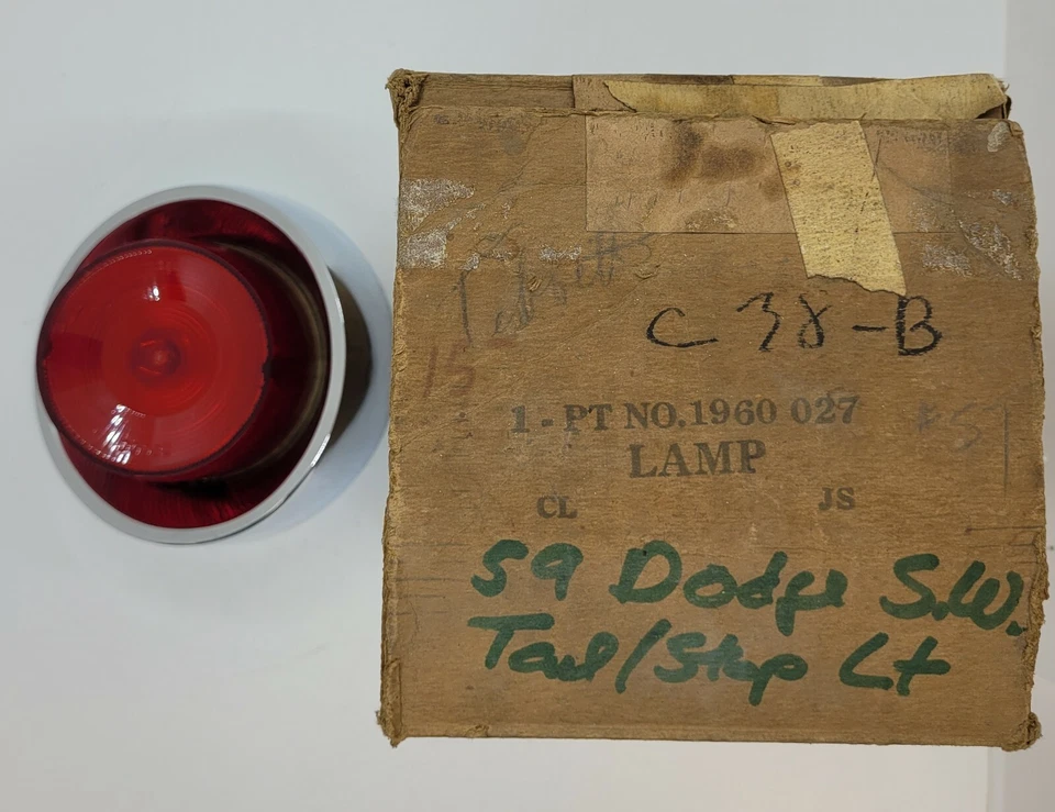Dodge Station Wagon 1959 V8 conjunto de lámpara de luz trasera izquierda del lado del conductor 1960027 nuevo de stock Foto 4 de 4