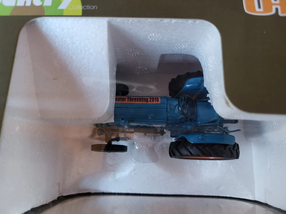 Country Universal Hobbies Power Fordson Major 1:32 Scale Water Threshing Tractor - Image 3 of 4