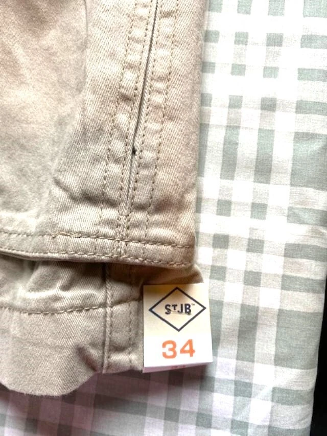 St. John Khaki beige cargo shorts size 34 - NWT lots of pockets - Image 2 of 4