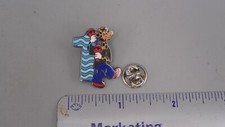 Vintage Toys R Us Geoffrey The Giraffe Maracas Blue 1 One Employee Hat Lapel Pin