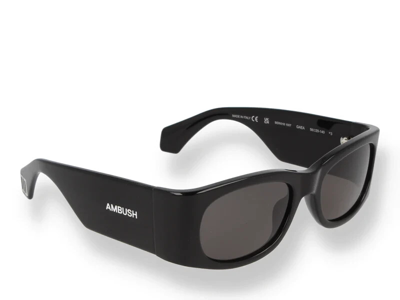 Солнцезащитные очки Ambush Gaea BERI016S23PLA0011007 в черной оправе с темно-серыми линзами 53990₽