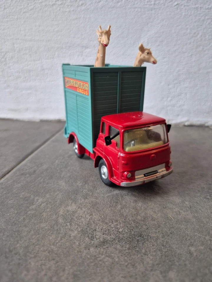 Corgi Toys Bedford Tractor Unit *Chipperfields Circus* mit 2 Giraffen - Bild 2 von 4