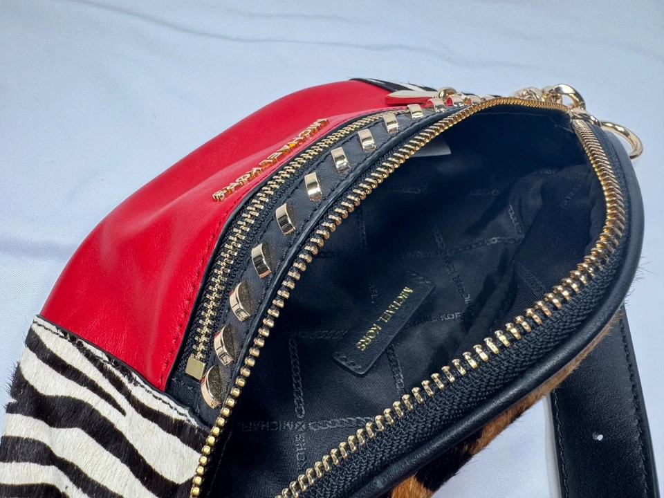 Michael Kors Mediano Dorado Tachonado Cuero y Pelo de becerro Estampado Animal | Rojo | Foto 4 de 4