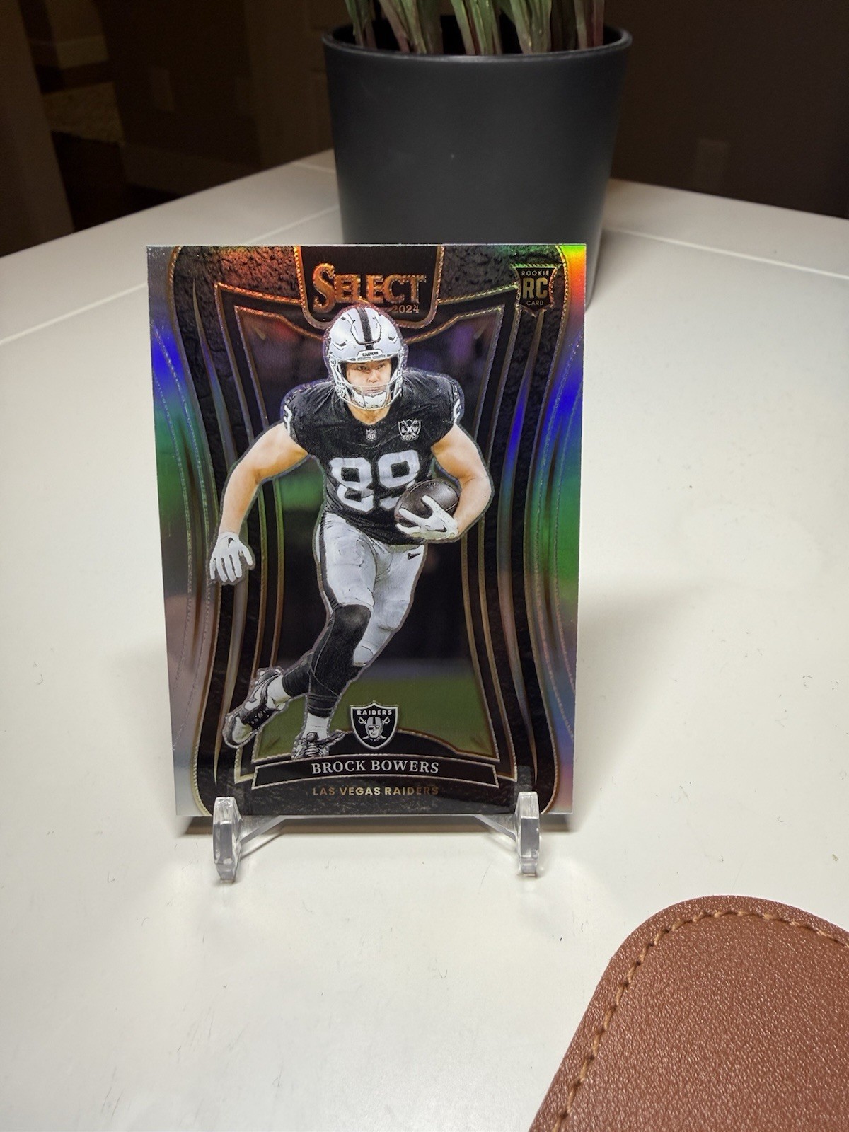 2024 Panini Select - Suite Level Brock Bowers #383 Silver Prizm (RC)