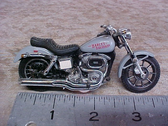 FOUR Franklin Mint  Harley Davidson Motorcycles in 1:24 Scale - Image 3 of 4