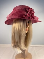 ŁADNA I EFEKTOWNA MALINOWA RÓŻOWA SŁOMKOWA CZAPKA ŚLUBNA LUB OKOLICZNOŚCIOWA