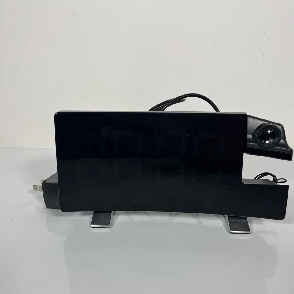 Digital Projection Dual Alarm Clock Radio Alarm Clock Curved Screen Black - Image 2 of 4