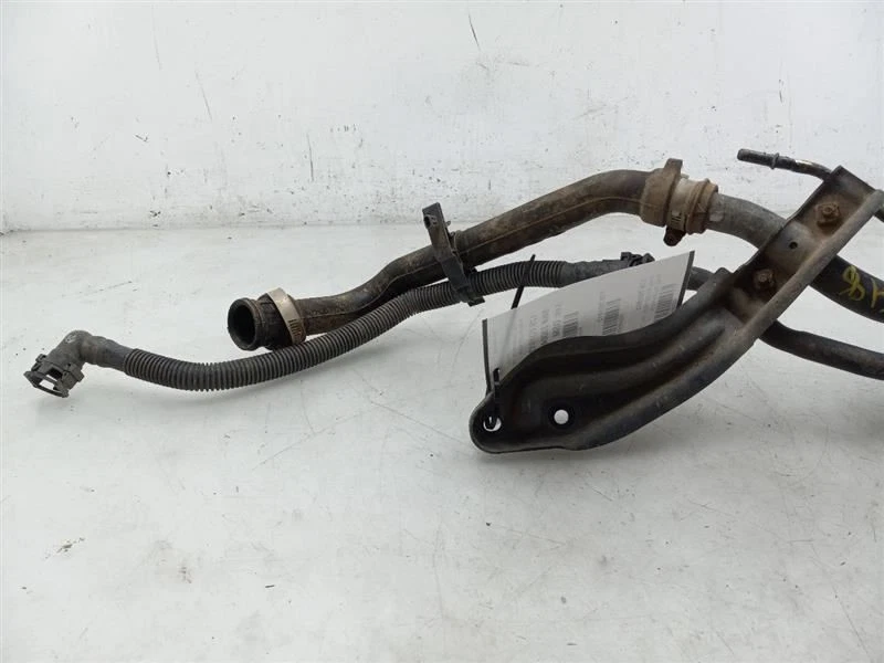 Toyota Tundra SR5 2013 4x4 con cuello de llenado de combustible  Foto 4 de 4