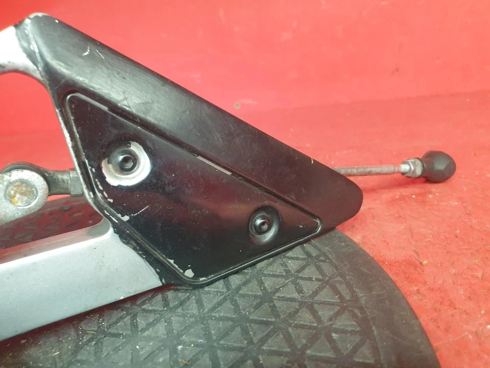 Yamaha FZ6 2008 reposapiés delantero izquierdo Foto 2 de 4