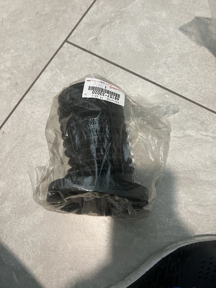 丰田雷克萨斯正品前线圈弹簧绝缘子 48157-33020 原始设备制造商(2 件套) — 第 3/4 张图片