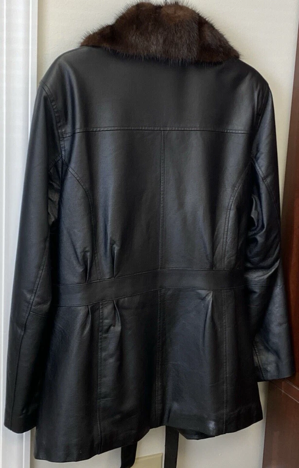 Chaqueta de cuero negra con cuello de visón genuino grande para mujer, hasta la cadera, forrada Foto 2 de 4