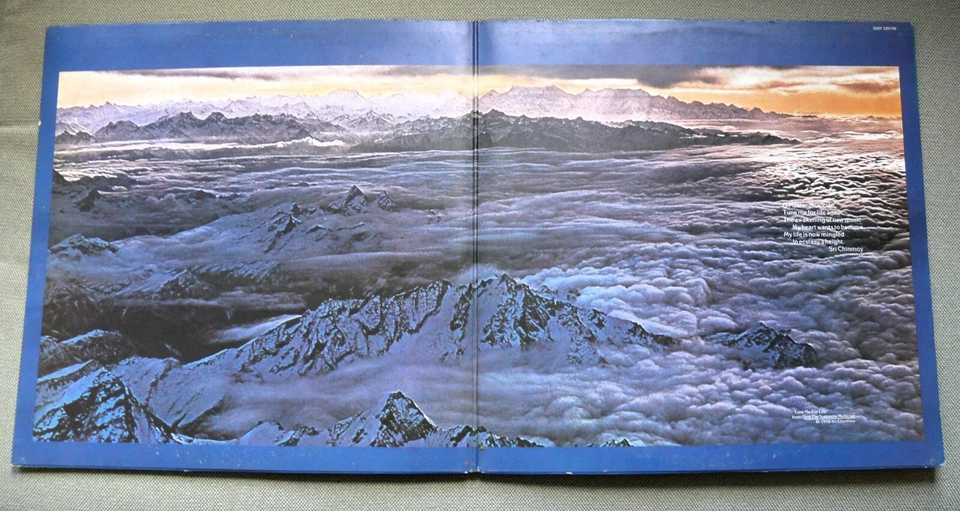 Santana - Moonflower (1977)vinyl double LP; gatefold cover; incl She's Not There - Image 2 of 4