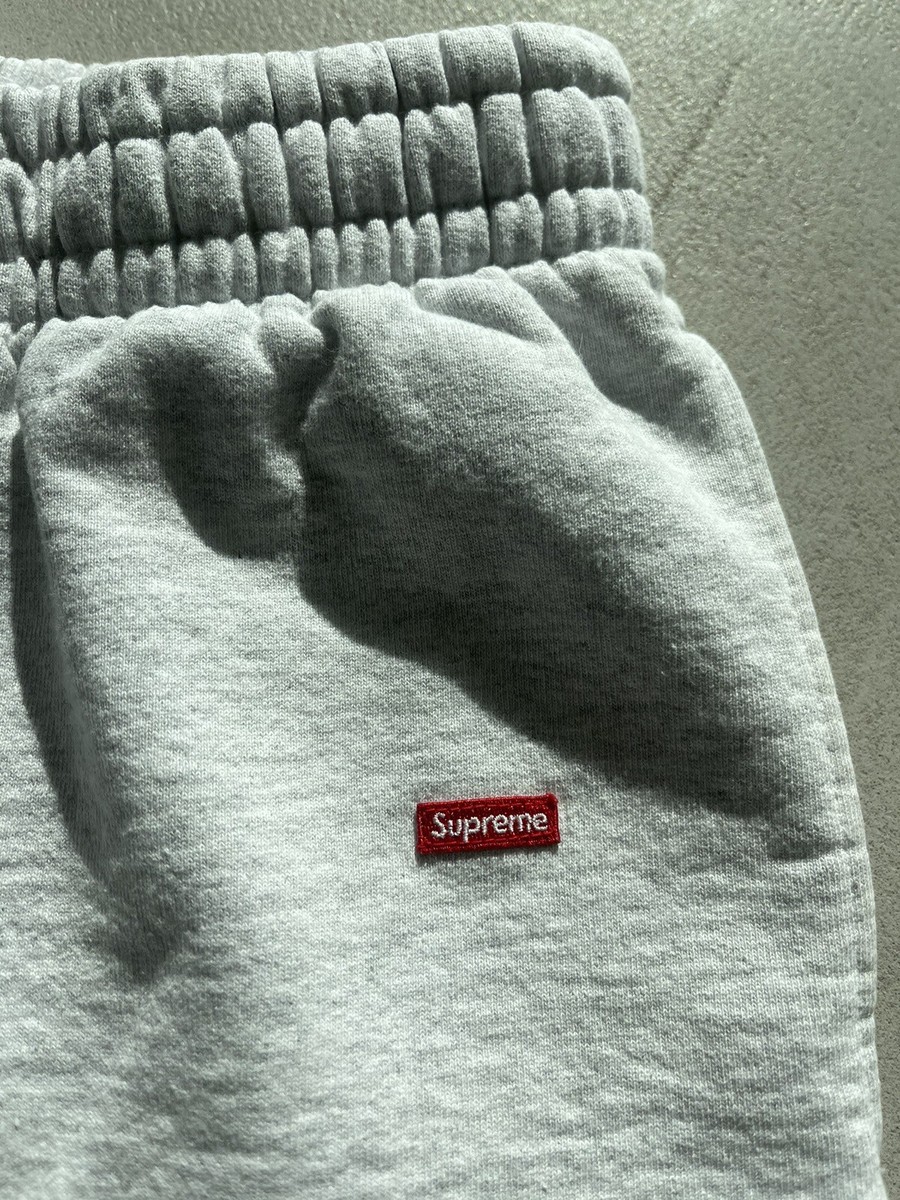 パンツ Supreme Small box sweatshort heathergrey Supreme Small Box Sweatshort (SS25) - $118