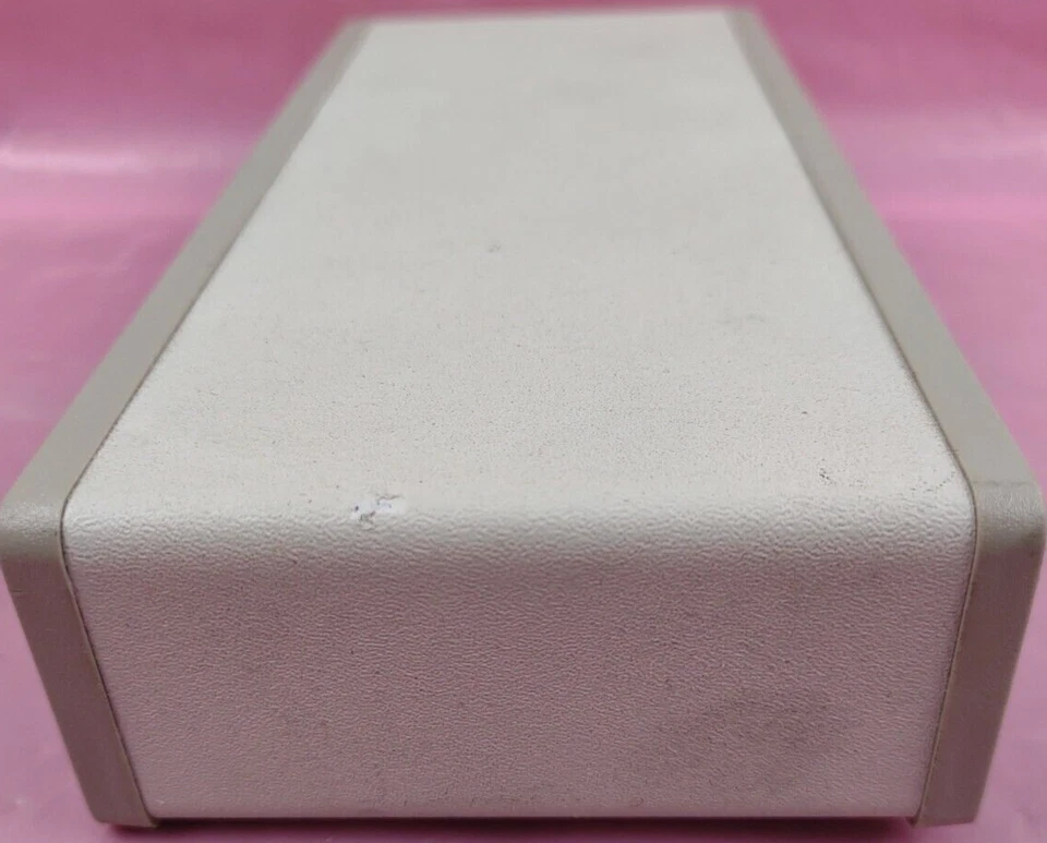 Black box AC056A-R2 VGA Video Splitter 2 - channel 2 ports desktop   - Image 3 of 4