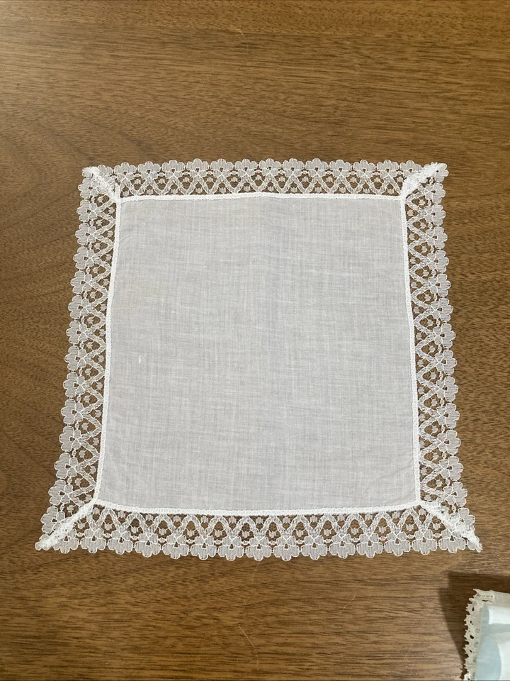 Lote De Cuatro Pañuelos De Colección Hechos A Mano Bordados Encaje Delicados Para Mujer Foto 4 de 4