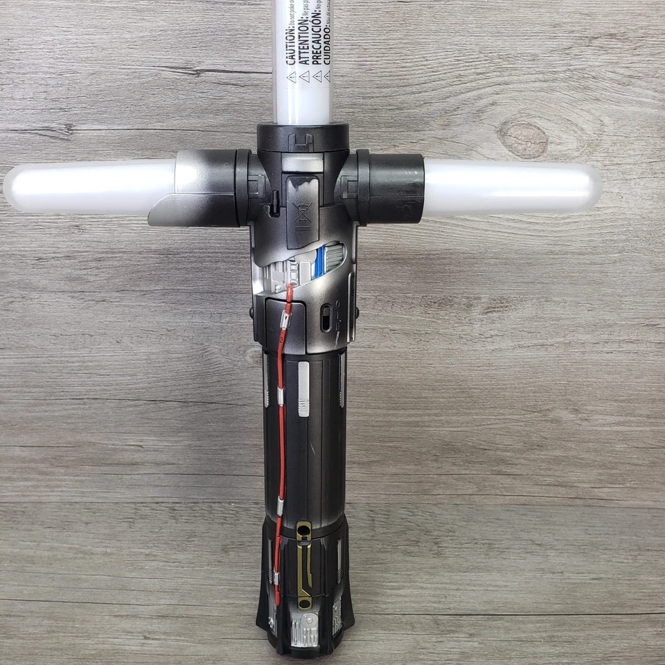 Star Wars The Black Series - Kylo Ren Force FX Deluxe Lightsaber 2015 B3925 Foto 3 de 4