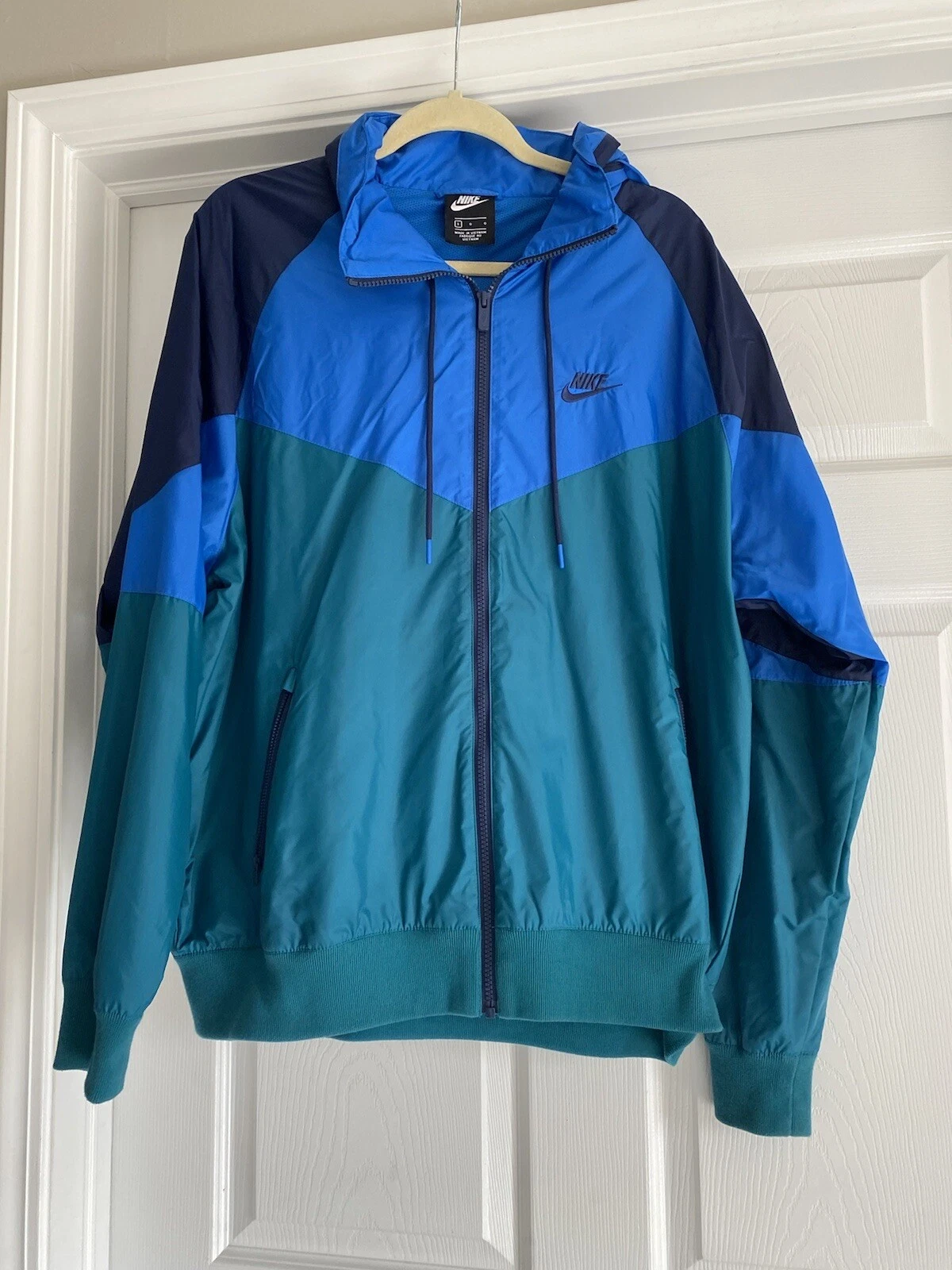 Nike Sportswear Windrunner Packable Jacket - Men's Large ~ $110.00 AR2209-381