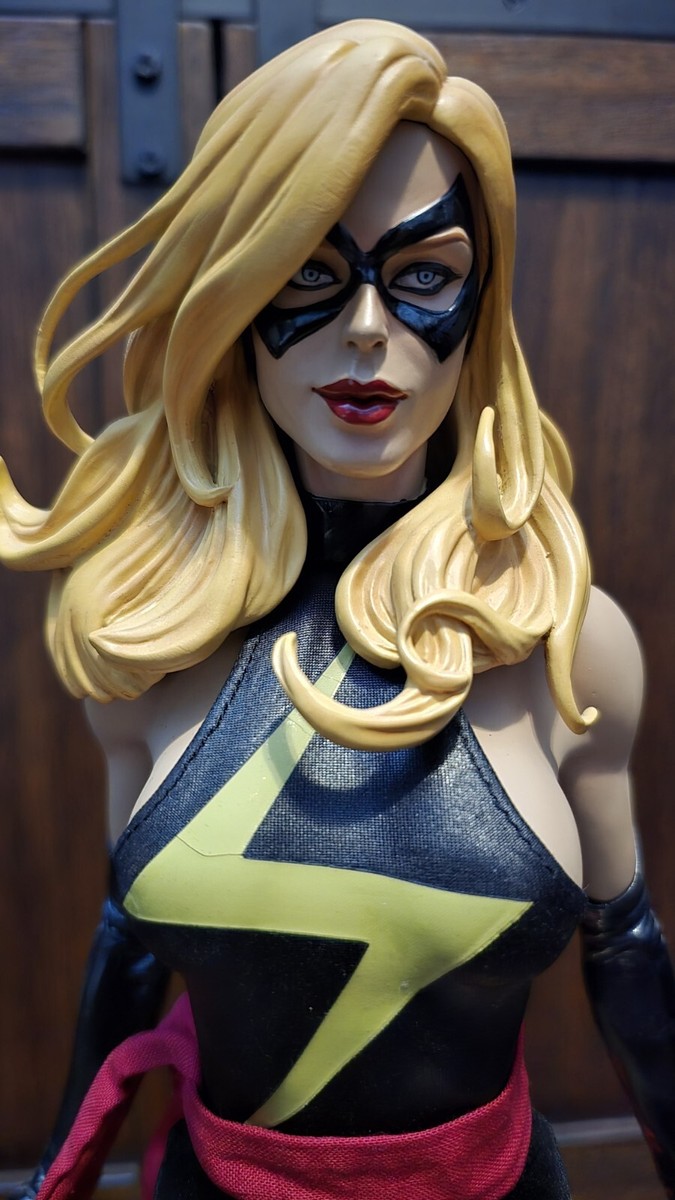 MS MARVEL - Sideshow 1/4 Scale Premium Format PF Statue MS MARVEL - Sideshow 1/4 Scale Premium Format PF Statue