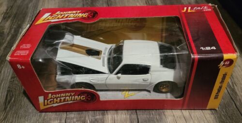 2010 Johnny Lightning 1970 Pontiac Firebird - White - 1:24 R43 - Picture 2 of 5