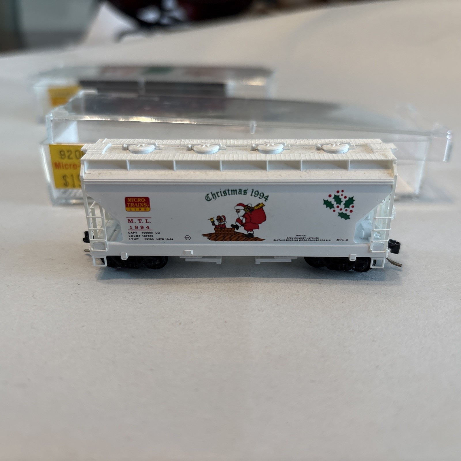 Micro Trains Line N Scale 2 Bay Covered Hopper Car- 1994 Holiday CarMTL # 1994