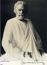 ACTOR & DIRECTOR Laurence Olivier autograph, signed vintage photo