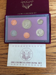 1993 P U.S. MINT UNCIRCULATED COIN BANK SET ~ W/ BOX & COA  aL12