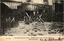 CPA LES ZEPPELINS SUR PARIS Effet d'Une Bombe (176167)