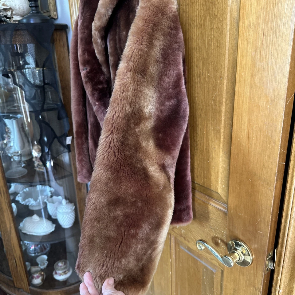 Abrigo de piel Moutan vintage mediano hecho por pieles de Alaska Foto 3 de 4