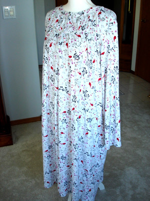 Aria Collection Red Cardinals Plush Nightgown  Super Soft Button Size 3X