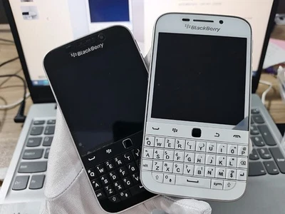 BlackBerry Classic Q20 3 Colors 16GB 4G LTE Unlocked Qwerty Keyboard Phone