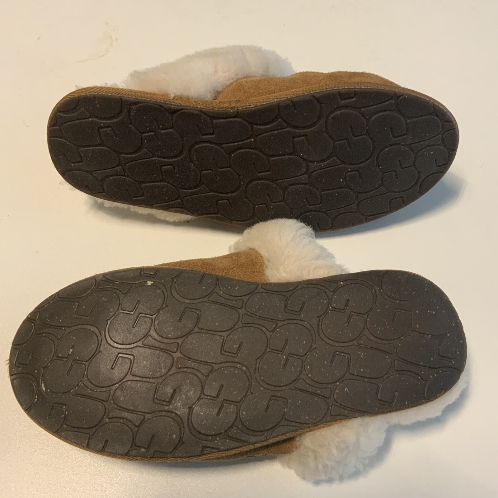 Women's Ugg Slippers size 4 eBay