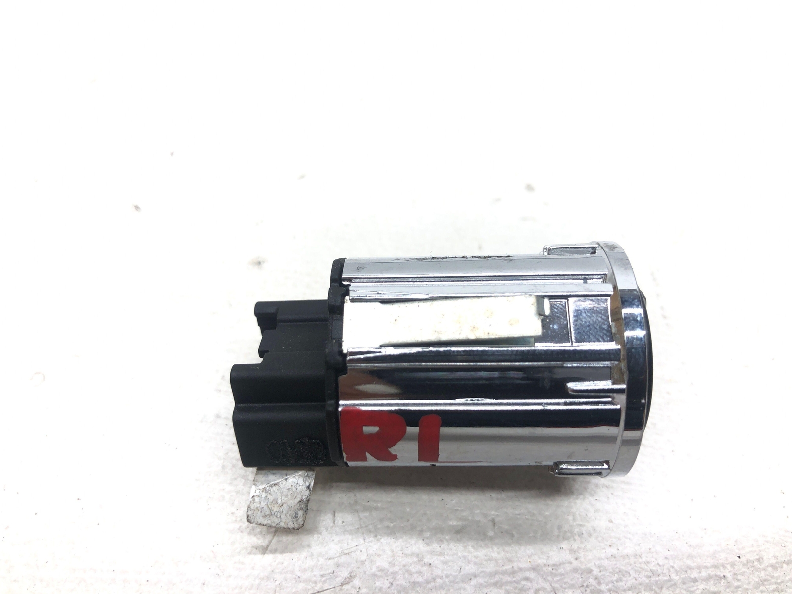 2011-2020 ASTON MARTIN RAPIDE REAR SEAT FOLD DOWN SWITCH AD43-14B696-AA OEM (B)